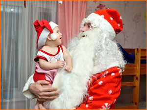 Дед Мороз с ребенком в квартире